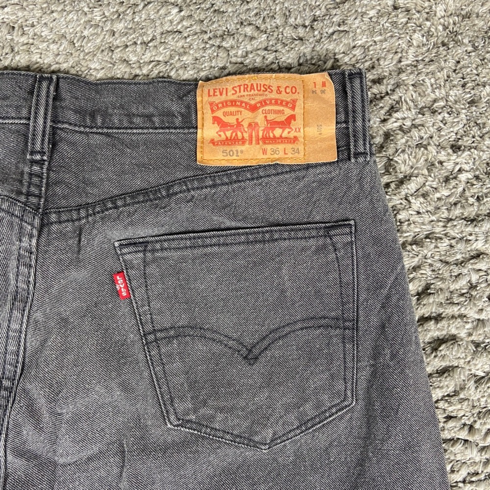 Levis 501 Jeans Mens 36x34 Grey Denim Button Fly Straight Leg Classic‎ Cotton